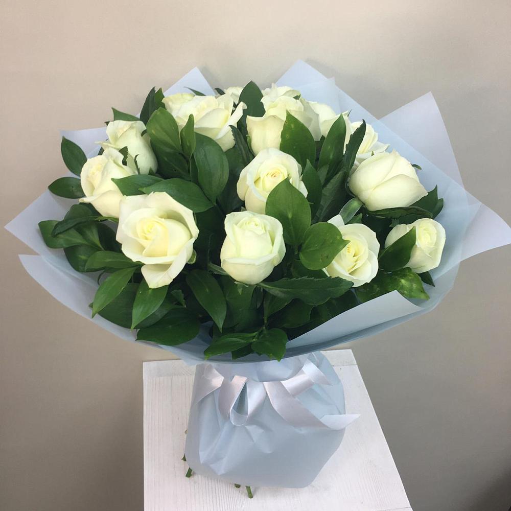 Букет 15 Белых роз Проуд в город Кимры