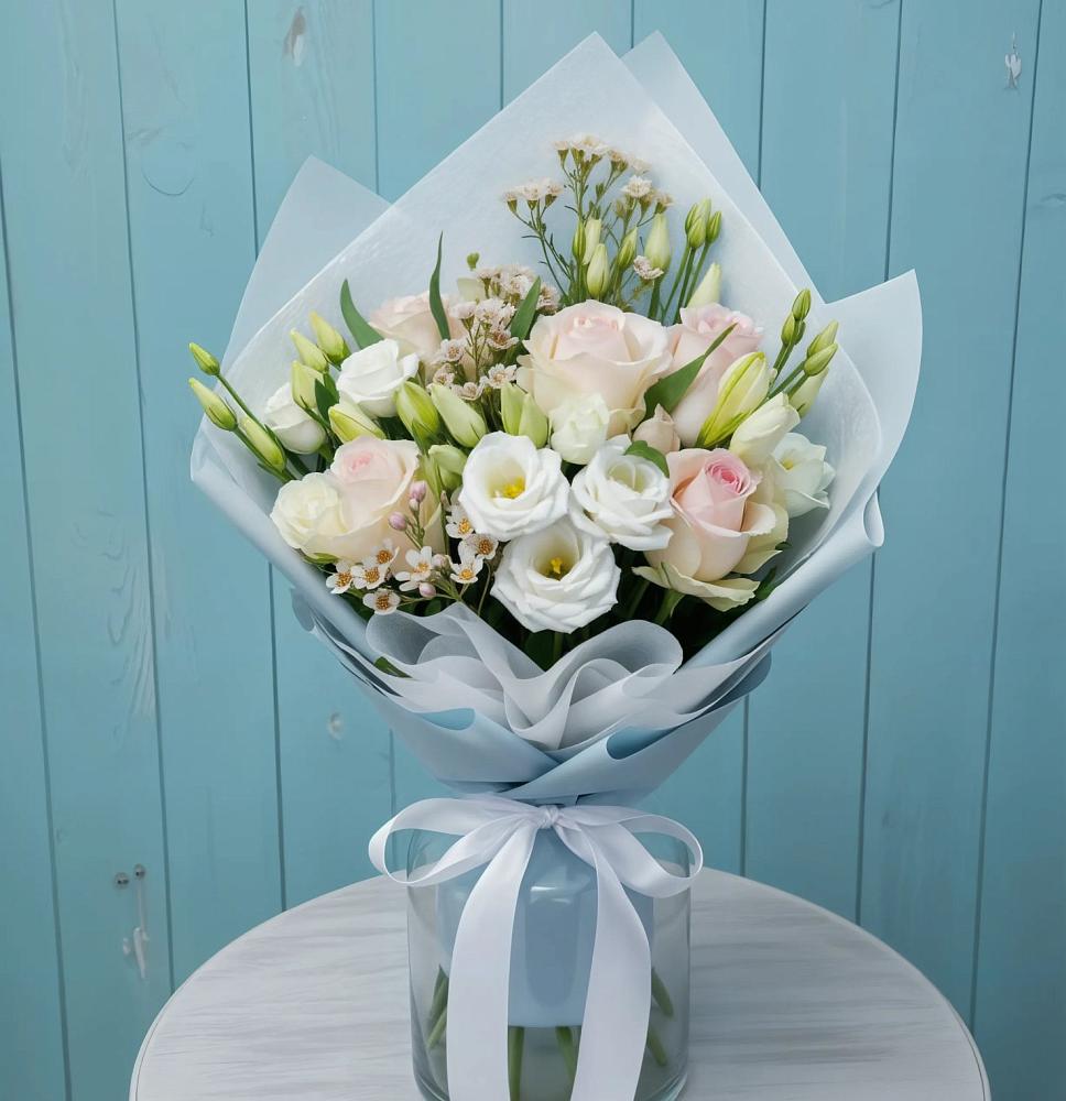 Букет цветов из: Розы и Лизиантусы в город Кимры