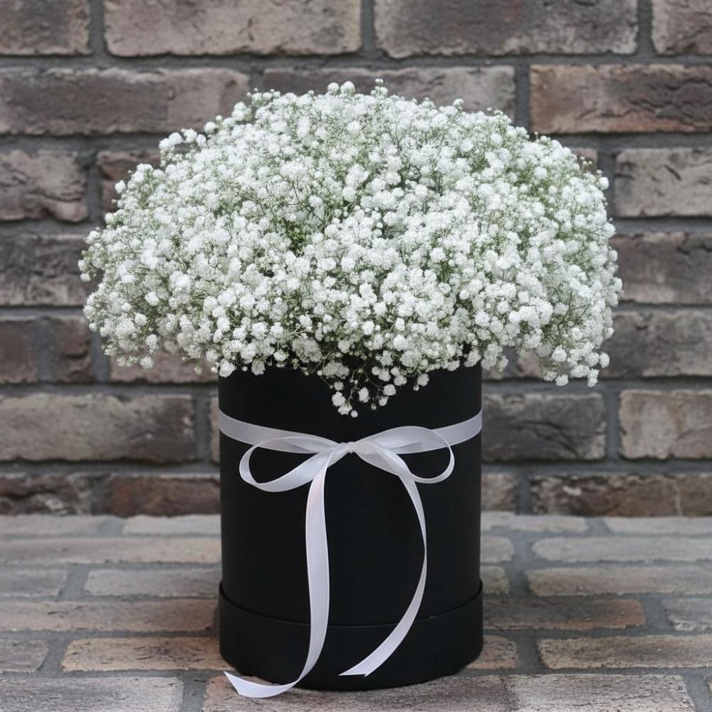Цветочная композиция из Гипсофила в шляпной коробке в город Кимры
