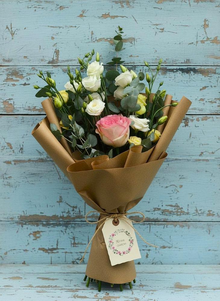 Букет цветов из: Розы и Лизиантусы в город Кимры