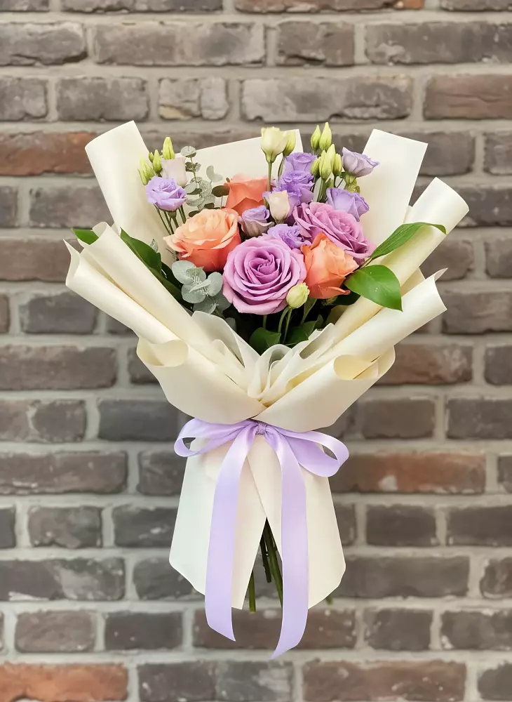 Букет цветов из: Лизиантусы и Розы в город Кимры