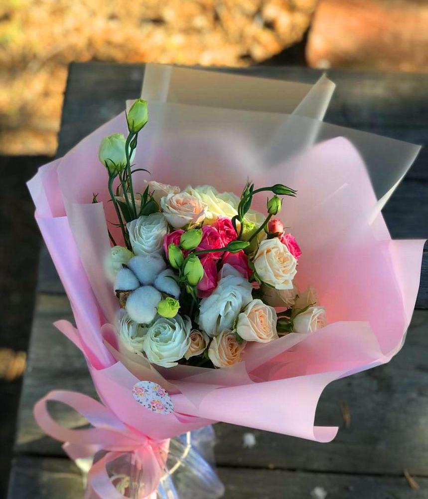 Букет цветов из: Розы и Лизиантусы в город Кимры