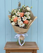 Букет цветов из:  Альстромерии, Лизиантусы, Розы и Хризантемы в город Кимры