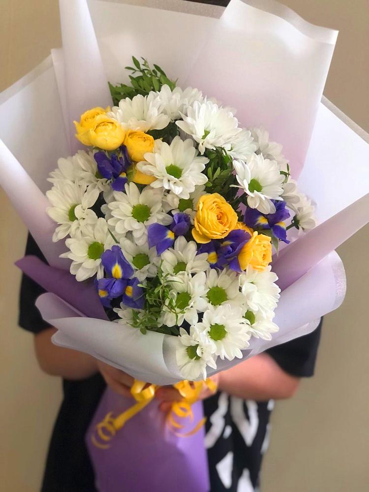 Букет цветов из: Ирисы, Хризантемы и Розы в город Кимры