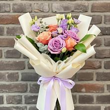 Букет цветов из:  Лизиантусы и Розы в город Кимры