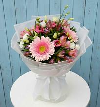 Букет цветов из:  Герберы, Альстромерии и Лизиантусы в город Кимры