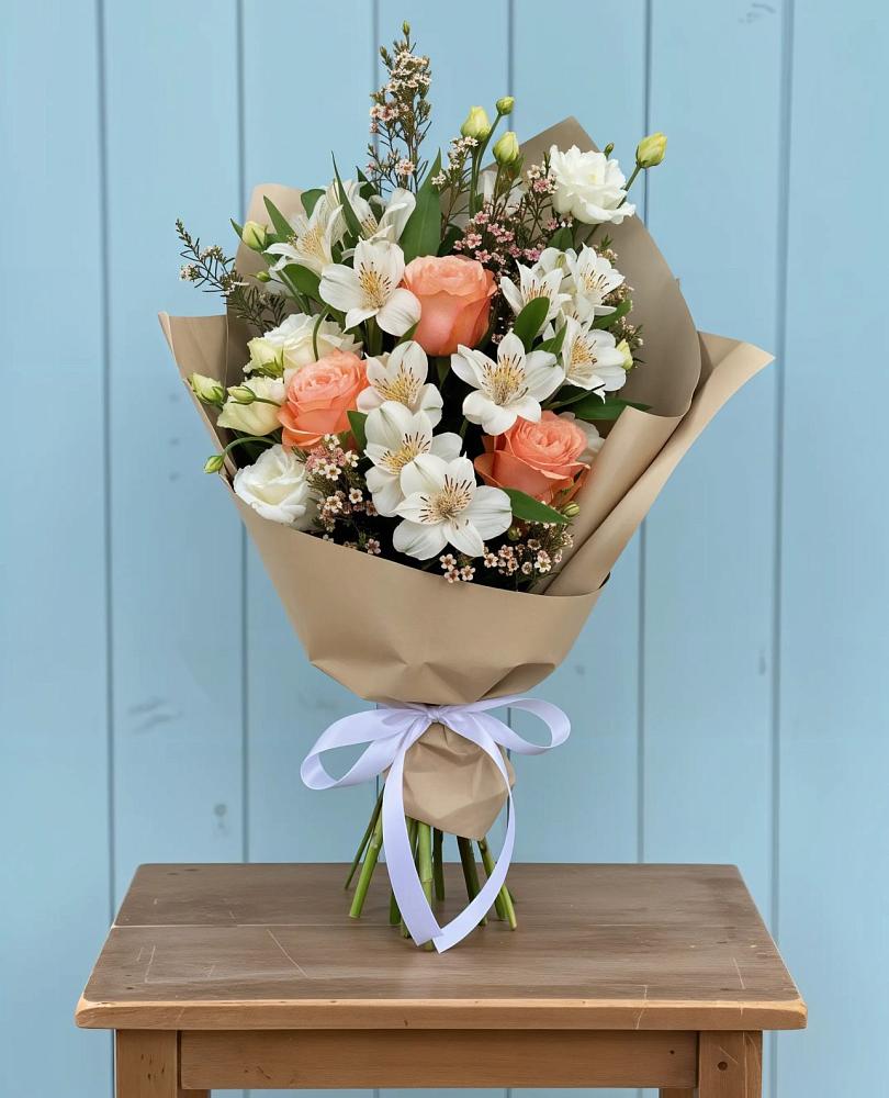 Букет цветов из: Альстромерии, Лизиантусы, Розы и Хризантемы в город Кимры