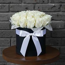 Цветочная композиция из Розы в шляпной коробке в город Кимры