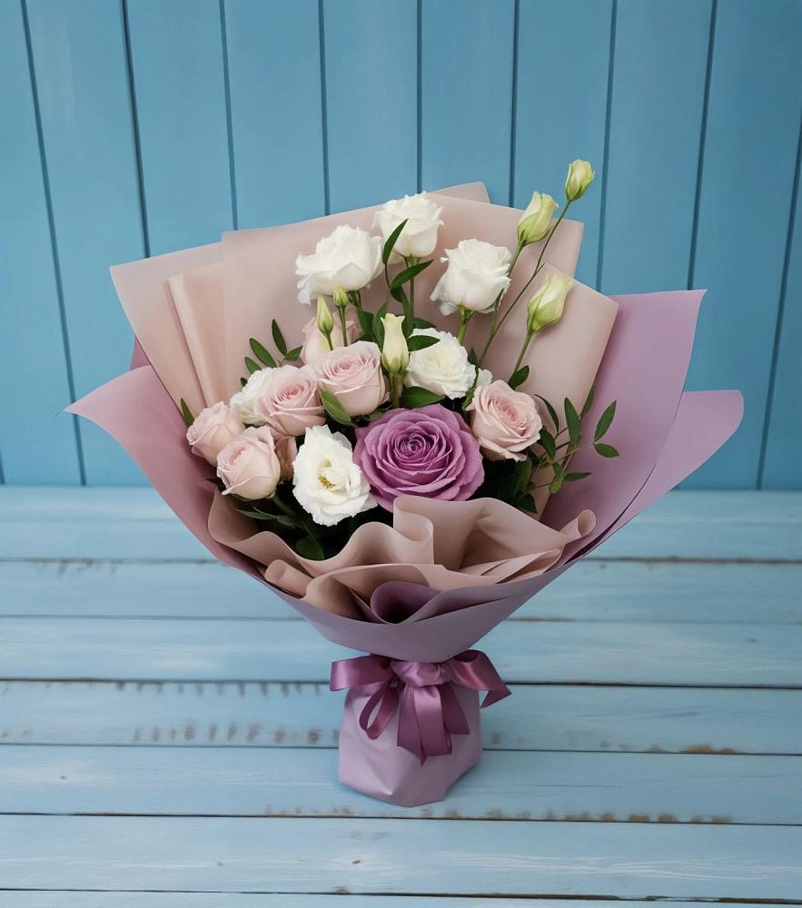 Букет цветов из: Розы и Лизиантусы в город Кимры